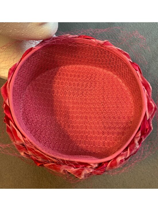 Ladies Pink Satin & Velvet Braided Hat Size 22 Vintage main image 12